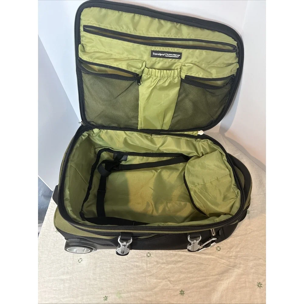 TraVeLPrO LUGGaGE T-PrO BOLD‎ 22 INCH EXPanDaBLe ROLLaBoarD BaG, BLacK/Green